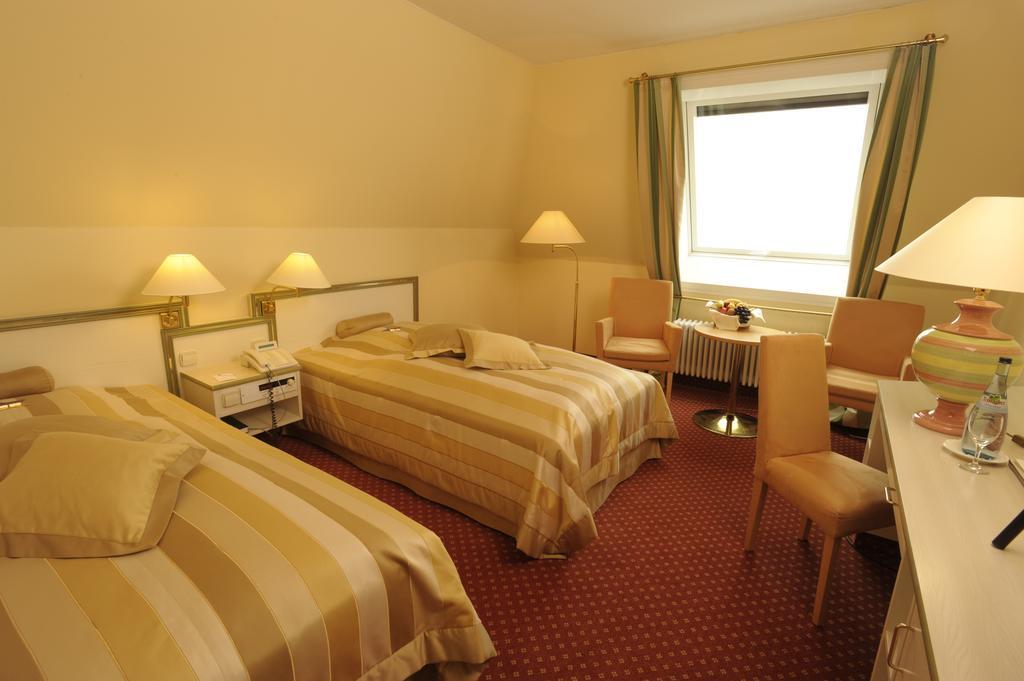 Panoramahotel Waldenburg Waldenburg (Baden-Wurttemberg) Quarto foto